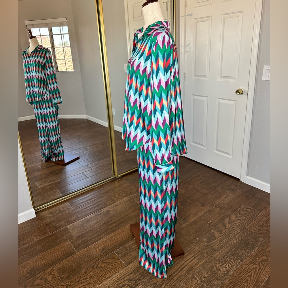 Pajama pant suit in green kaleidoscope print